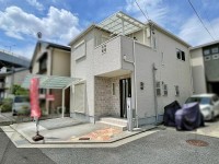 GNスタイル ～平成２８年建築の築浅戸建て～
カースペース並列２台可能♪（車種による）