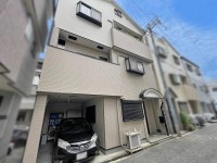 GNスタイル ～鉄骨造３階建て４ＬＤＫ～
車庫１台分あり♪（車種による）
太陽光発電システムあり