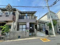 GNスタイル ～平成１２年建築、木造２階建て４ＳＬＤＫ南向きのお家です♪～
室内リフォーム済みのためお引き渡し後すぐに新生活が始められます！