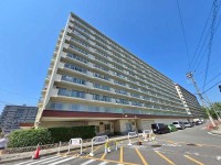 ～高層階１０階部分３ＬＤＫ！令和７年３月リフォーム済み♪～
マンション１階にはイズミヤがあり急な買い出しにも便利です◎