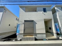 GNスタイル ☆期間限定　新築戸建て購入キャンペーン実施中☆
≪２号棟４ＬＤＫ≫
約１７帖のゆったりＬＤＫ、リビングで遊ぶお子様を見守りながらお料理ができる対面キッチン♪

