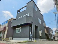 GNスタイル ～南東角地、令和２年建築の築浅物件！～
約１７．８帖の広々ＬＤＫ、南向きのバルコニーから明るい光が射し込みます♪