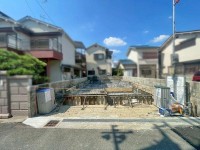 ～令和７年１０月完成予定、南向きのお家です♪～
周囲の視線を気にせずゆったり過ごせる２階リビング。料理をしながらでもご家族との会話を楽しめる対面キッチンです♪