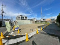～建築条件なし売土地、お好きなハウスメーカーで建築可能です♪～
南西角地、完成宅地渡し