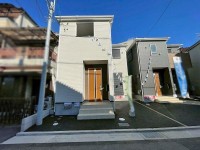 GNスタイル ～１号棟２ＳＬＤＫ～
約１６帖のＬＤＫは対面式キッチン！
ＬＤＫ横には４帖の畳コーナーがあり客間やキッズスペースなど様々な用途にお使いただけます♪