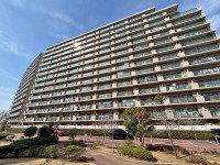 GNスタイル ★８階部分４ＬＤＫ、南西向きバルコニーのお部屋！
★室内リフォーム済みのためお引き渡し後すぐに新生活が始められます♪
★ＪＲ八尾駅まで徒歩５分の好立地◎