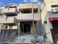 GNスタイル ★木造３階建て４ＬＤＫ南向きのお家です♪
★外からの視線が気にならない２階リビング
★完成済みのためいつでも内覧可能です。お気軽にお問い合わせください♪