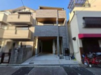 GNスタイル ★木造３階建て４ＬＤＫ南向きのお家です♪
★外からの視線が気にならない２階リビング
★完成済みのためいつでも内覧可能です。お気軽にお問い合わせください♪