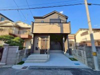 GNスタイル ～令和７年１０月完成済み、南向きのお家です♪～
周囲の視線を気にせずゆったり過ごせる２階リビング。
料理をしながらでもご家族との会話を楽しめる対面キッチンです♪