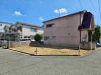 GNスタイル ★北西角地４ＬＤＫ！
★ご家族を近くに感じられる対面キッチン。食洗器付きで忙しいママをサポート♪
★イズミヤ八尾店まで約４８０ｍと買い物便利◎
