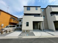 GNスタイル ★１号棟４ＬＤＫ
★ＬＤＫは一部吹き抜けになっており明るく開放感のある空間に♪
★前面道路は約６．５ｍありお車の出し入れも安心です。