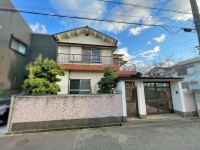 GNスタイル ★木造２階建て４ＬＤＫ
★南西側隣は公園で建物がなく、日当たり・風通し良好です♪
★建替え用地としてもいかがでしょうか。