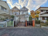 GNスタイル ★木造２階建て４ＬＤＫ！カーポート付き駐車場あり
★フォレストモール八尾まで約９５０ｍ