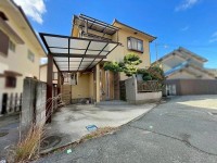 GNスタイル ■平成２年建築 ５ＬＤＫ！恩智駅まで徒歩１４分
■全居室６帖以上あり、大家族でも安心の広さです♪
■カーポート付き車庫１台
■リフォームプランの提案も可能です♪