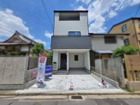 GNスタイル ★令和８年７月完成済み３ＳＬＤＫ！
★リビングで遊ぶお子様を見守りながらお料理ができる対面キッチン♪
★八尾小学校まで約３００ｍのためお子様の通学も安心です。
