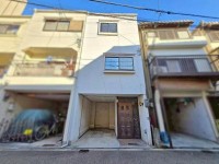 GNスタイル ～車庫付き木造３階建て３ＤＫ～
空家のため気兼ねなく内覧可能です。お気軽にお問い合わせください！