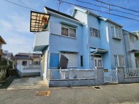 ■平成５年建築！東南角地につき日当たり・風通し良好です♪
■大阪メトロ谷町線「八尾南」駅まで徒歩９分♪
■カースペース１台分有り（車種制限有）