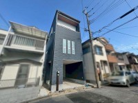 GNスタイル ～令和８年５月完成予定～
ハイルーフ車も駐車可能なビルトインガレージあり♪（車種による）
スーパーや総合病院も徒歩圏内で生活に便利な立地です◎