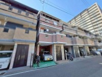 GNスタイル 〇平成１３年築、２沿線利用可能な３階建４ＬＤＫ
〇駅まで徒歩圏内にカースペース１台付き