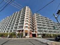 GNスタイル ★１階部分３ＬＤＫ！専用庭付き！
★南西向き専用庭の為、日当たり良好です♪
★近鉄南大阪線「藤井寺駅」　徒歩５分！
★駐車場が目の前にありお部屋へのアクセス良好です！