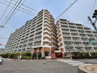 GNスタイル ★１階部分３ＬＤＫ！専用庭付き！
★南西向き専用庭の為、日当たり良好です♪
★近鉄南大阪線「藤井寺駅」　徒歩５分！
★駐車場が目の前にありお部屋へのアクセス良好です！