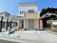 GNスタイル ★Ｄ号棟４ＬＤＫ
★約１８帖のゆったりＬＤＫ！キッチン横には便利なパントリー付き♪
★カースペース２台可能♪（車種による）