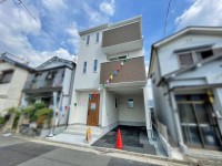 GNスタイル ★木造２階建て２ＳＬＤＫ
★外からの視線が気にならない２階リビング♪
★ビルトインガレージ１台分あり
