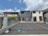 GNスタイル ★１号棟３ＬＤＫ
★約１９．７帖のＬＤＫと全居室６帖以上ありゆったりとした間取りになっています。
★カースペース並列２台可能♪（車種による）