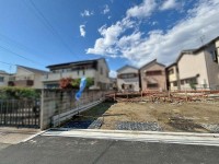 ★１号棟３ＬＤＫ
★約１９．７帖のＬＤＫと全居室６帖以上ありゆったりとした間取りになっています。
★カースペース並列２台可能♪（車種による）