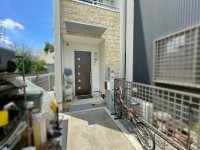GNスタイル ★平成１８年建築４ＬＤＫ！
★約１８帖のゆったりＬＤＫ♪
★カースペース２台可能！（車種による）