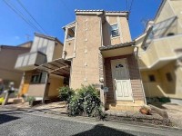 GNスタイル ■令和8年10月リフォーム完了予定♪　■一部カラーセレクト可能♪
■平成１５年建築３ＬＤＫ♪　■カーポート付車庫１台♪
■美園小学校まで安心の徒歩１分♪