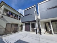 ★令和8年7月完成済み3SLDK!
★カースペース2台可能♪(車種による)
★約18.6帖のゆったりLDK!